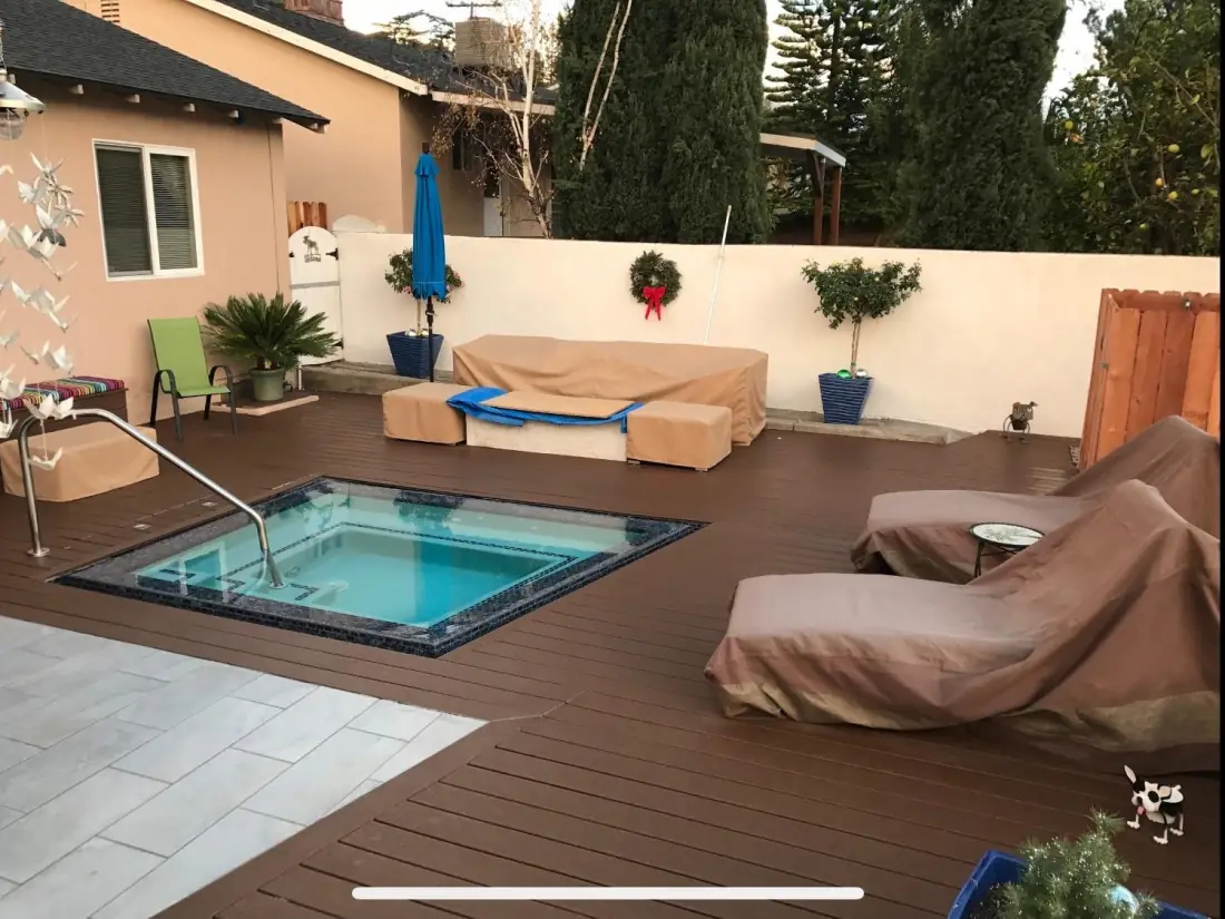 La Crescenta 1 Tiled spa set into a composite wood deck